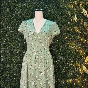 Elegant Floral Midi Dress in Green